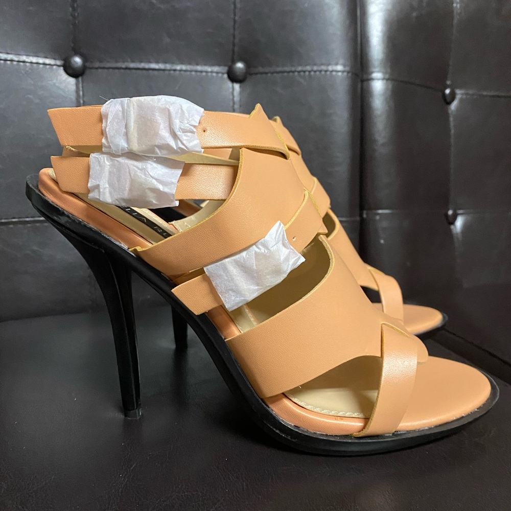 Izabella Rue Heels - Picture 6 of 7
